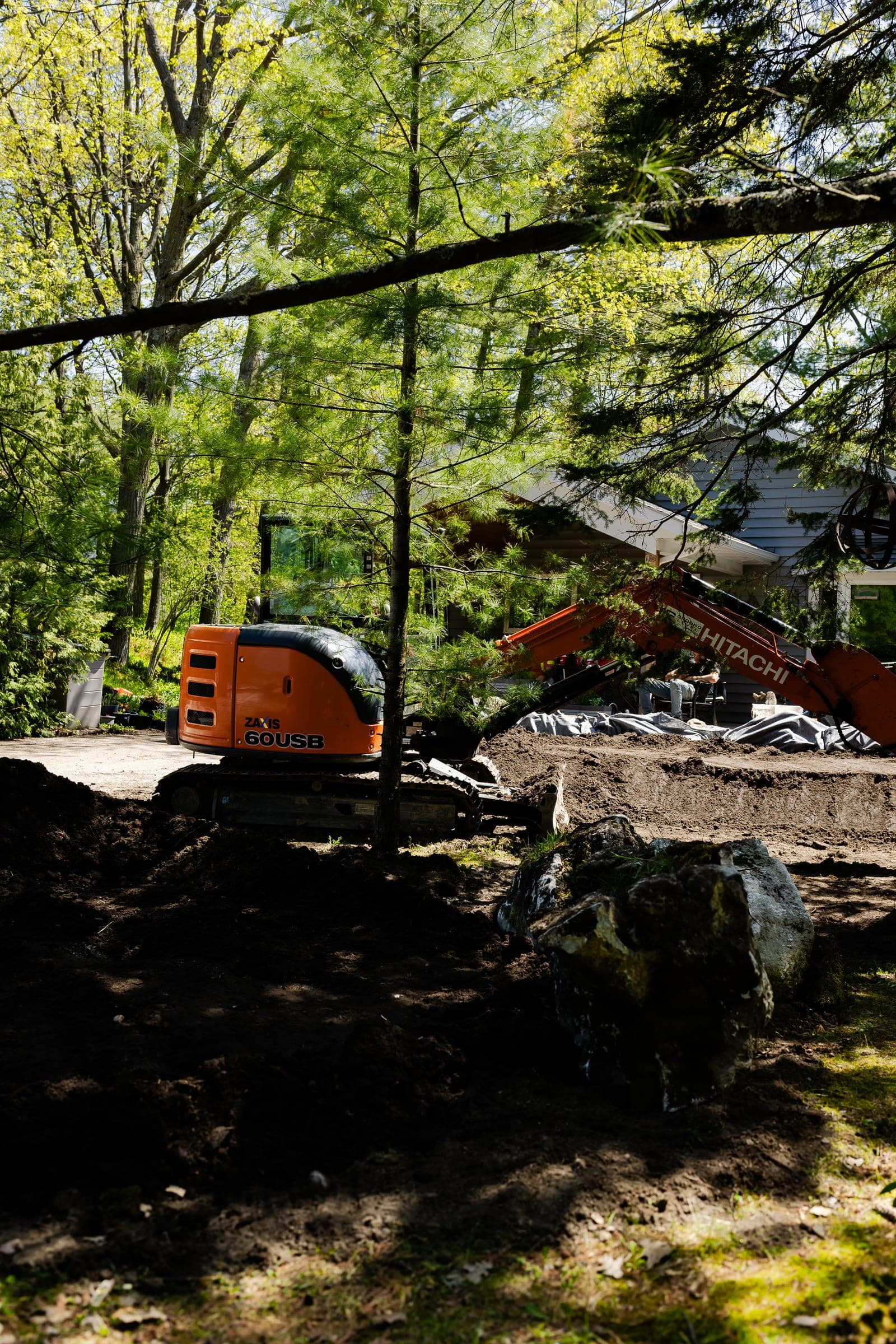 Stuart Thomas Construction — Redi-Rock retaining wall installation in South Georgian Bay — Stc 020. Materials supplied by The Sarjeant Co.