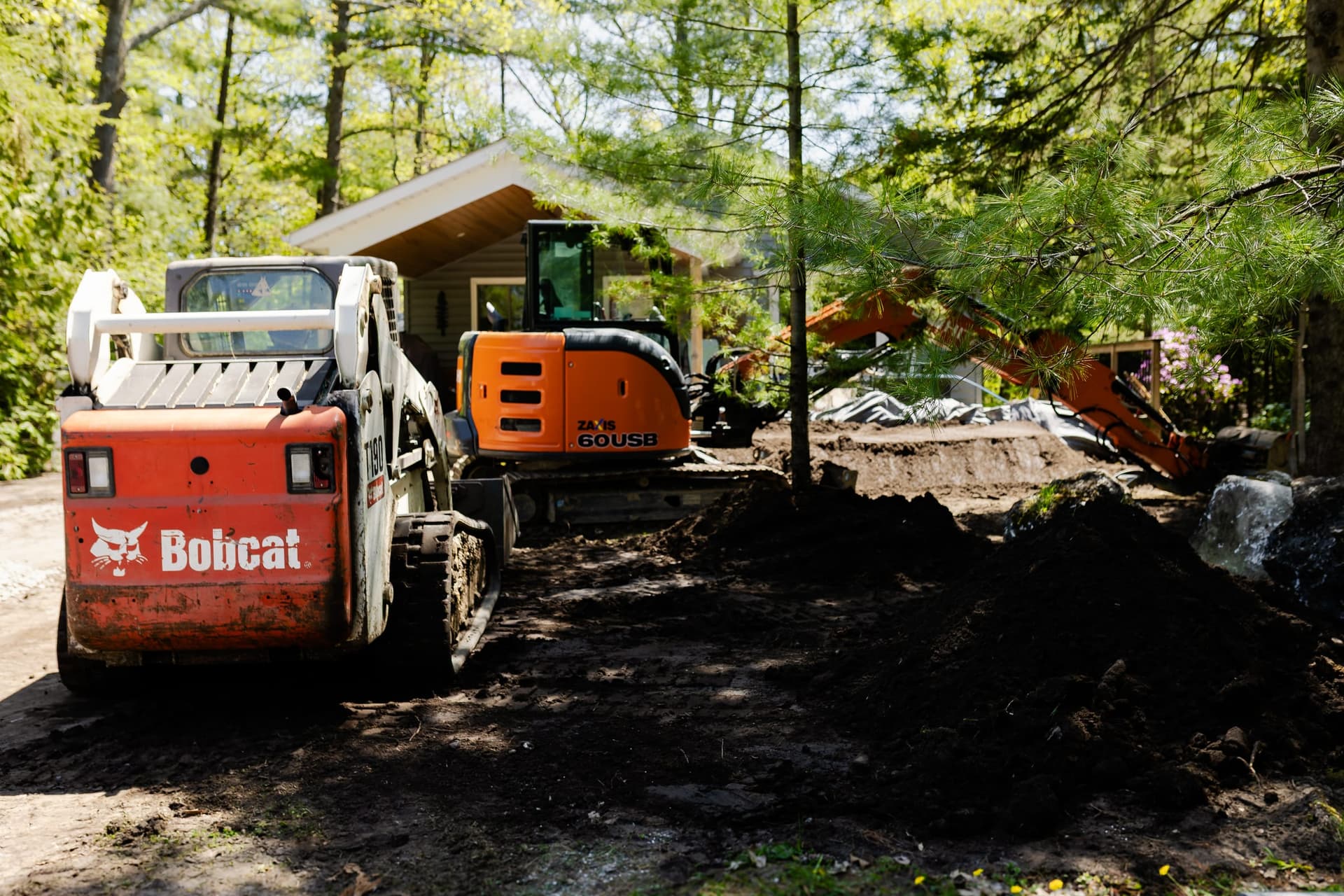 Stuart Thomas Construction — Redi-Rock retaining wall installation in South Georgian Bay — Stc 115. Materials supplied by The Sarjeant Co.