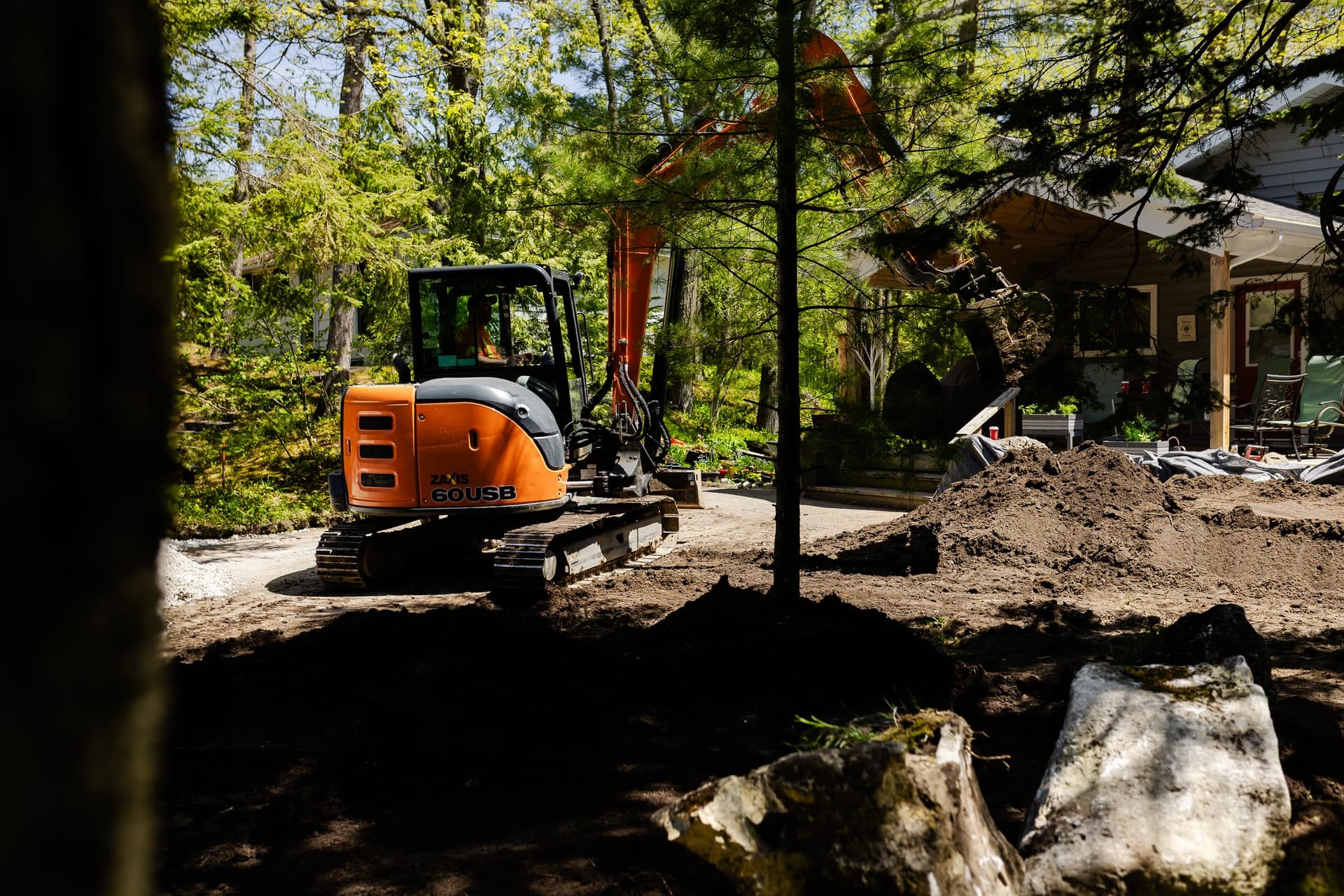 Stuart Thomas Construction — Redi-Rock retaining wall installation in South Georgian Bay — Stc 229. Materials supplied by The Sarjeant Co.