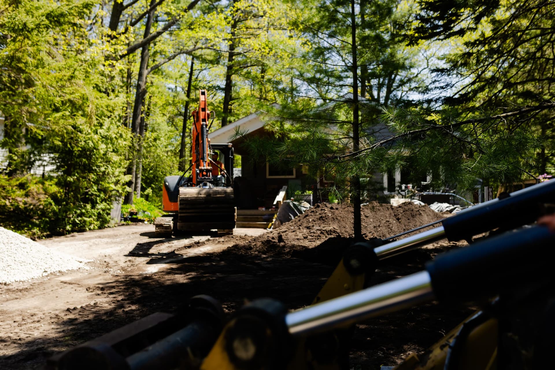 Stuart Thomas Construction — Redi-Rock retaining wall installation in South Georgian Bay — Stc 260. Materials supplied by The Sarjeant Co.