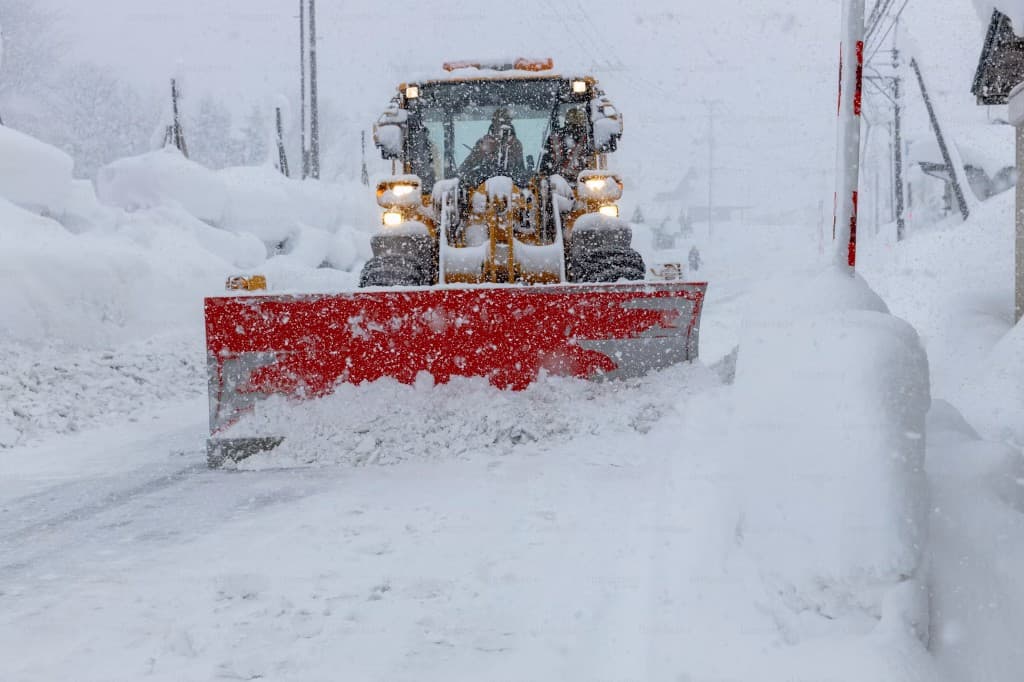 Stuart Thomas Construction — commercial snow removal in South Georgian Bay — Hero Storm Plow