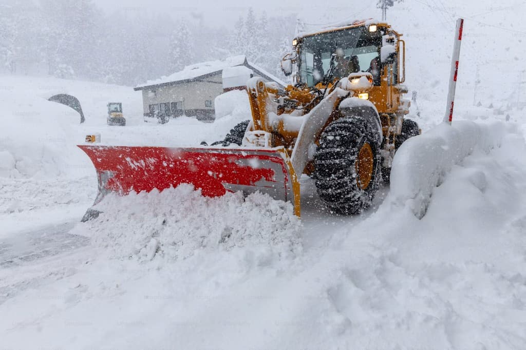 Stuart Thomas Construction — commercial snow removal in South Georgian Bay — Rural Road Clearing