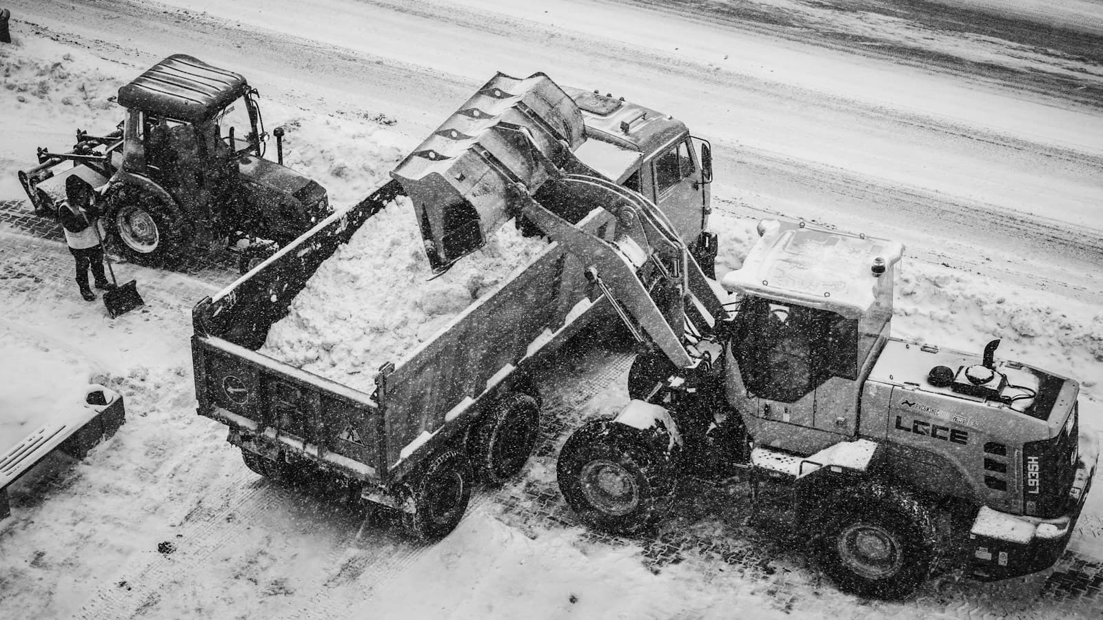 Stuart Thomas Construction — commercial snow removal in South Georgian Bay — Stock Loader Fleet Snow