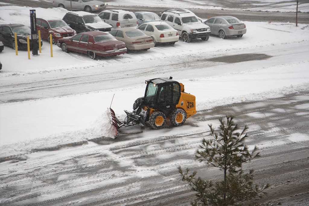 Stuart Thomas Construction — commercial snow removal in South Georgian Bay — Stock Skid Steer Snow